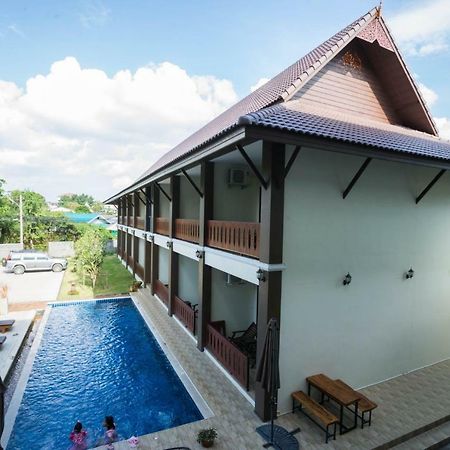 Hotel Sriananpura à Chiang Mai Extérieur photo