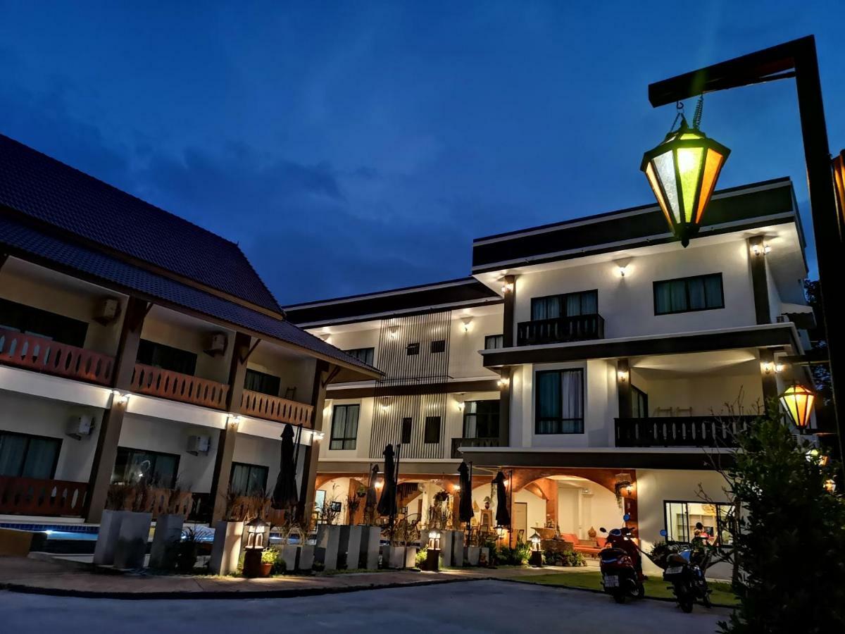 Hotel Sriananpura à Chiang Mai Extérieur photo