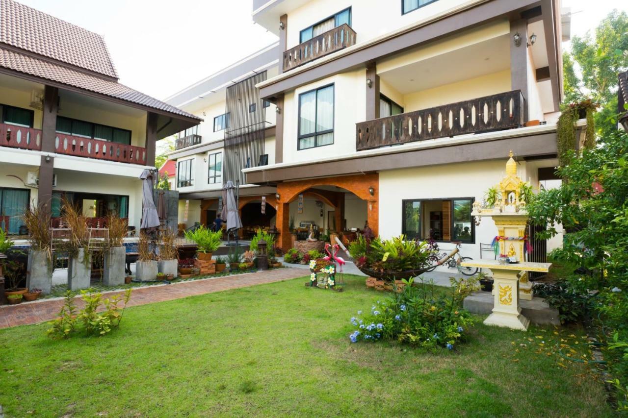 Hotel Sriananpura à Chiang Mai Extérieur photo