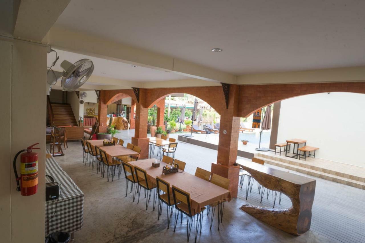 Hotel Sriananpura à Chiang Mai Extérieur photo