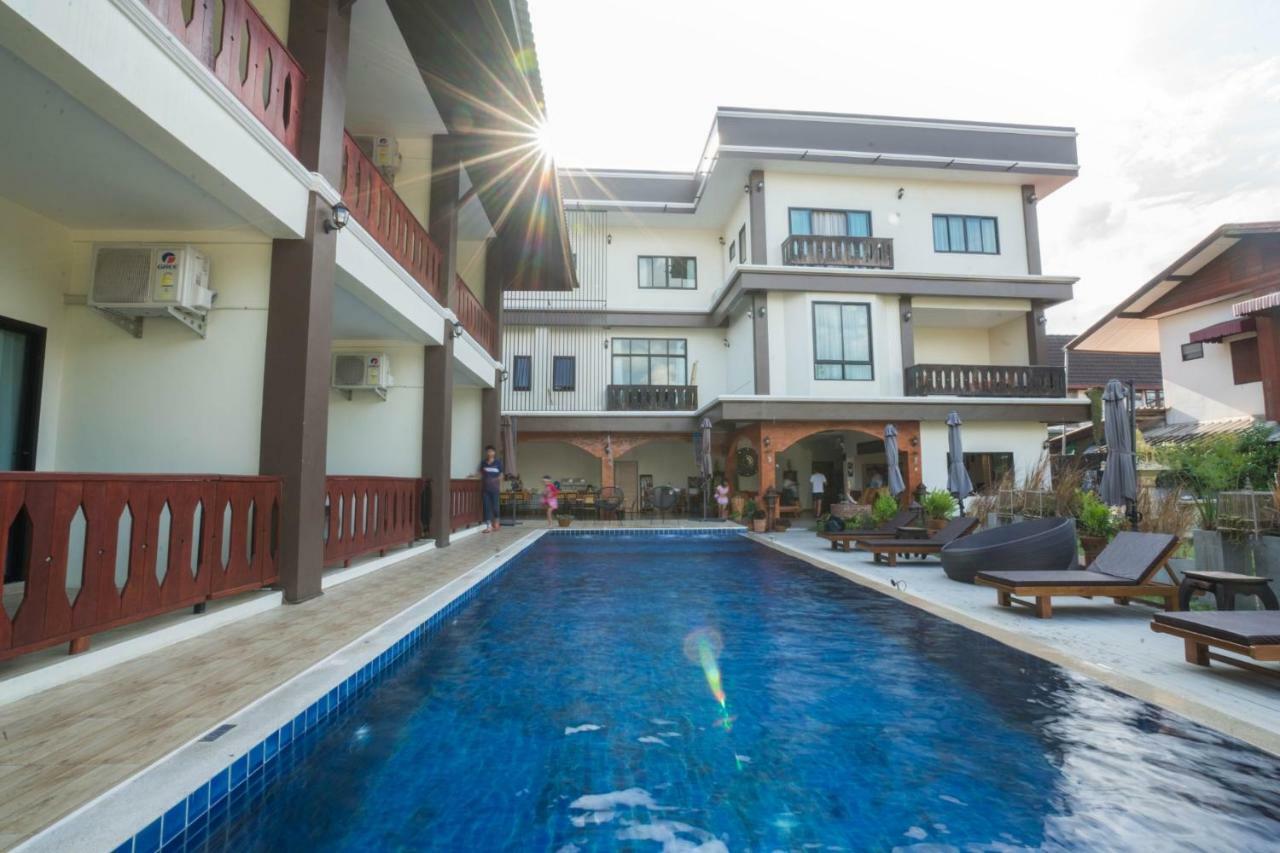 Hotel Sriananpura à Chiang Mai Extérieur photo
