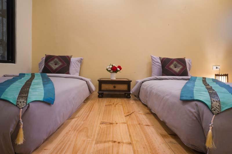 Hotel Sriananpura à Chiang Mai Extérieur photo